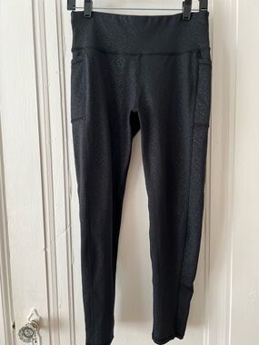 Black High-Waist Active 7/8 Leggings with Side Pockets and Bow details